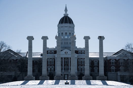  空头爆仓引发市场震荡；加密货币价格出现明显回升迹象。 股票财经