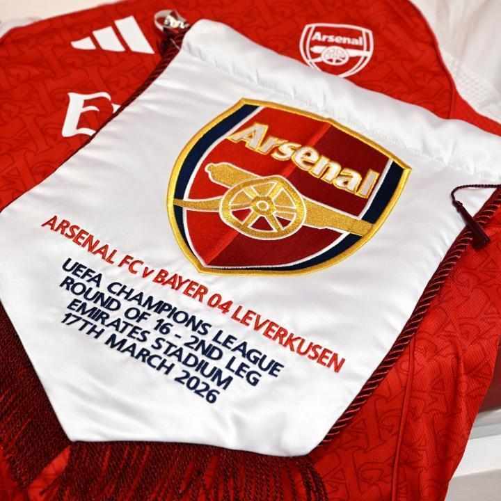  进攻浪潮席卷酋长球场；枪手七次射正刷新半场记忆。 体育新闻