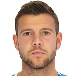  欧联杯激战半场，皇家贝蒂斯领先帕纳辛奈科斯；阿姆拉巴特世界波惊艳全场。 体育新闻