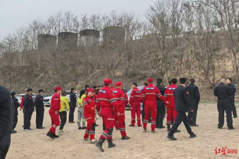  聚餐散场后的夜路漫长；8公里足迹成谜，一家人苦寻无果。 新闻