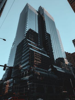  人工智能助力创业新模式，一人公司金融服务加速落地；风险管理需创新突破。 股票财经