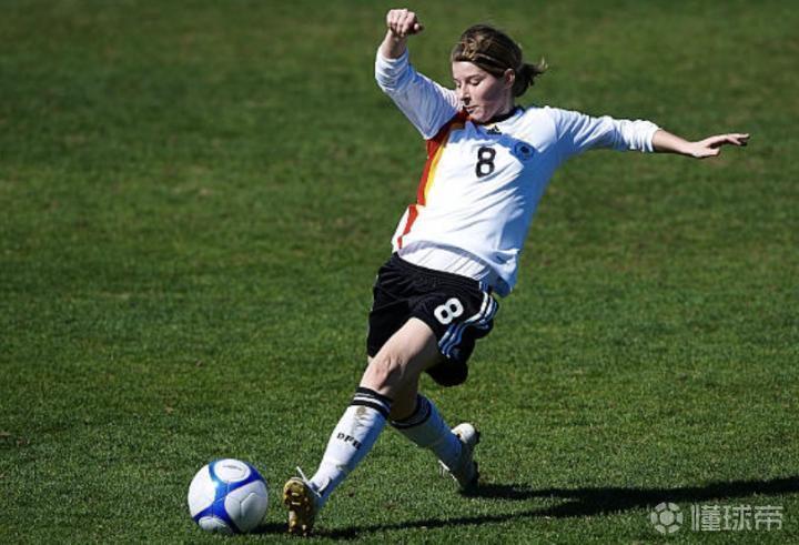  【德甲深度】从更衣室到教练席：埃塔的战术逻辑与执教方法论 体育新闻