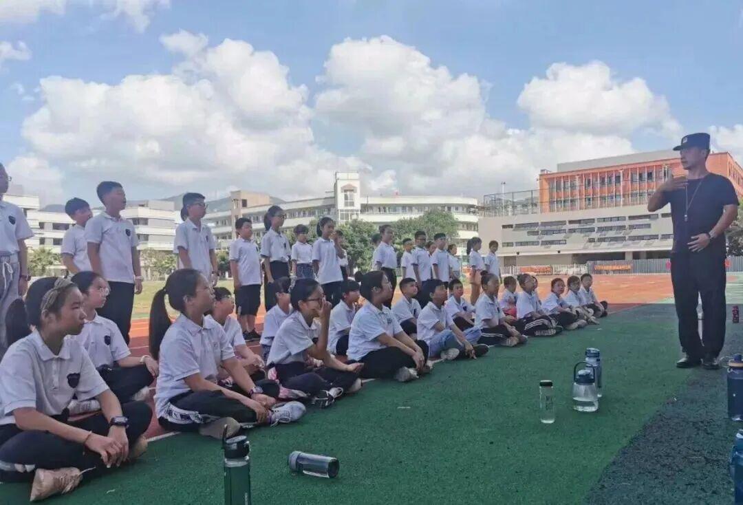  从橄榄绿到藏青蓝：温州辅警陈联合的十九年专业化蜕变之路 新闻