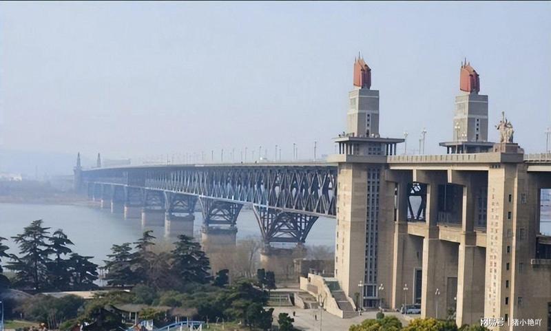 三座跨越时空的钢铁丰碑:解码毛主席时代桥梁工程的极限质量哲学 新闻 三座跨越时空的钢铁丰碑:解码毛主席时代桥梁工程的极限质量哲学 新闻