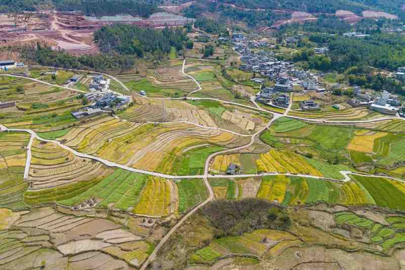 技术派视角:大理东山村航拍实战,解码高原田园的地形航线与拍摄策略 新闻
